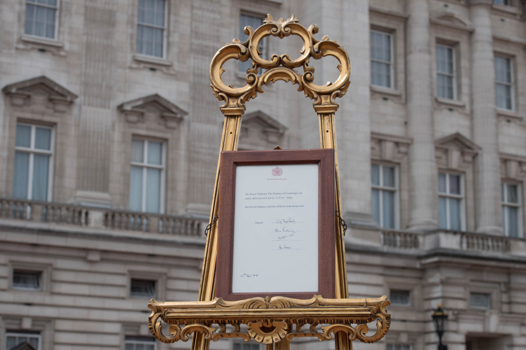 Londra, Nato il terzo figlio di William e Kate. Annuncio ufficiale davanti a Buckingham Palace